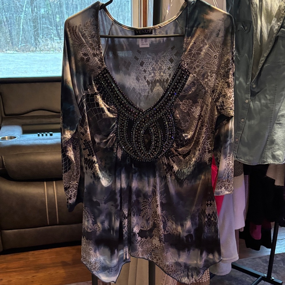 VENUS Women's Black and Gray Patterned Blouse
